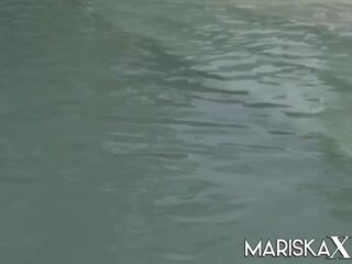 Mariskax – 三人組 クソ 上の ザ· lawn: フリー 高解像度の xxx 映画 04