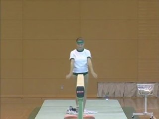 Corina - yläosattomissa gymnastics