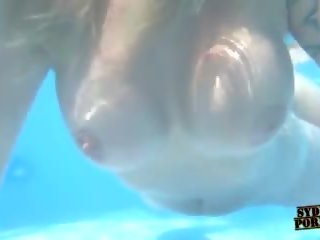 To ass to ngực thực gf lượt trong một hồ bơi: miễn phí độ nét cao bẩn quay phim f2